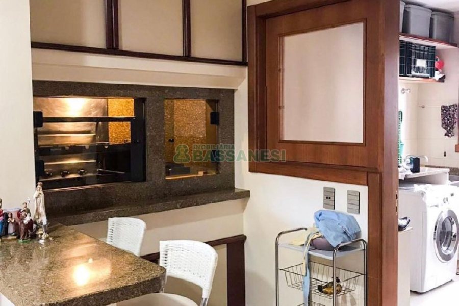 Apartamento com 243m², 4 dormitórios, 4 vagas, no bairro Centro em Caxias do Sul para Comprar