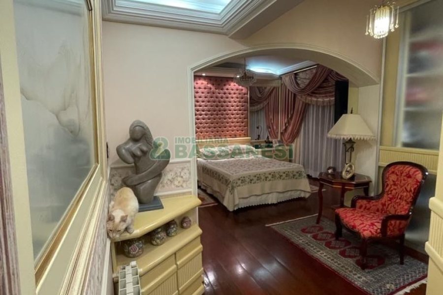 Apartamento com 243m², 4 dormitórios, 4 vagas, no bairro Centro em Caxias do Sul para Comprar