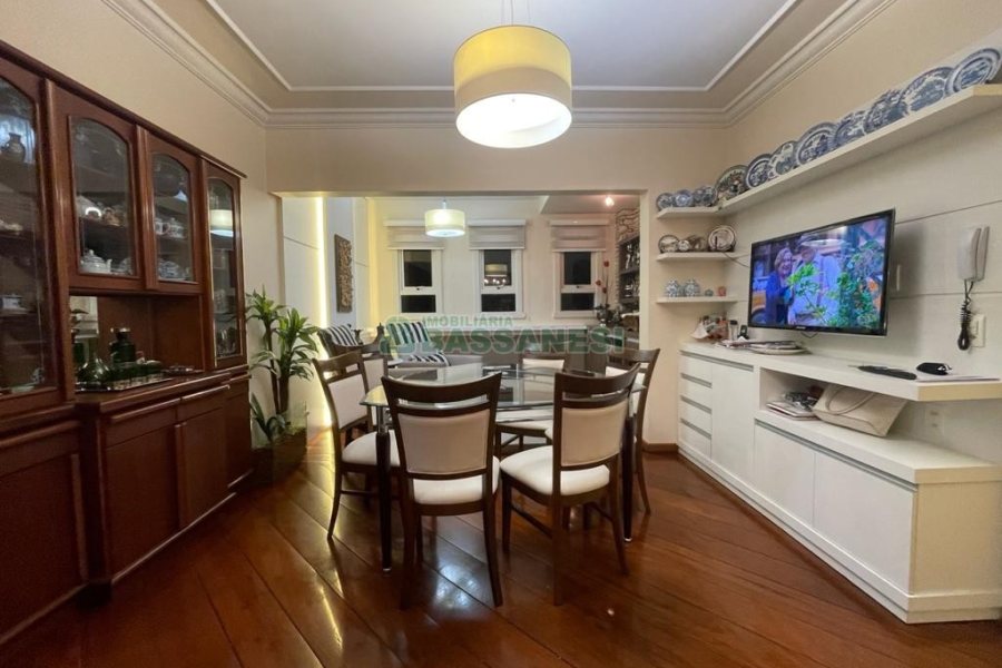 Apartamento com 243m², 4 dormitórios, 4 vagas, no bairro Centro em Caxias do Sul para Comprar