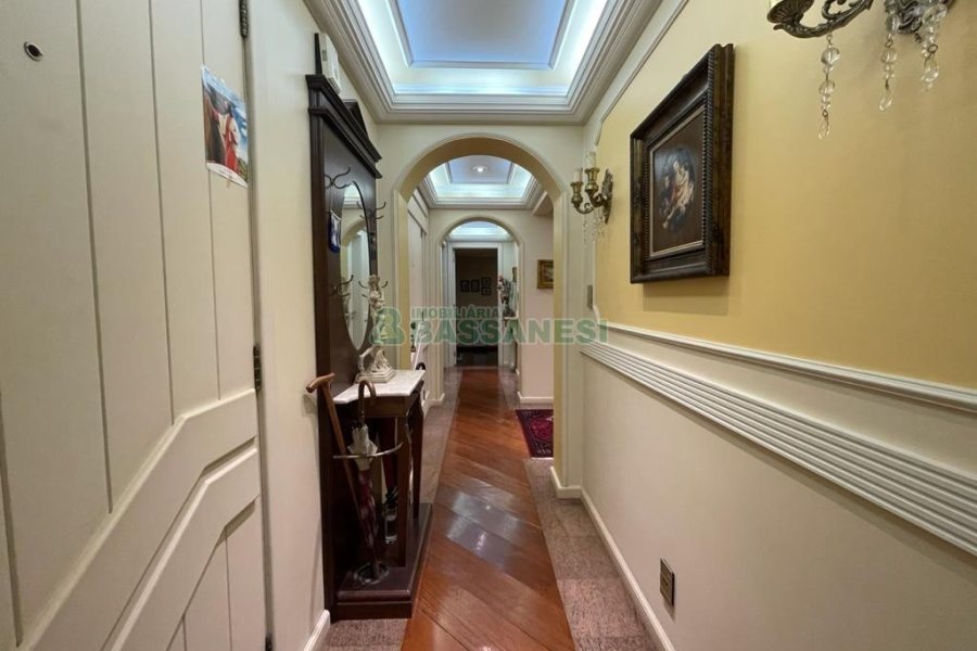 Apartamento com 243m², 4 dormitórios, 4 vagas, no bairro Centro em Caxias do Sul para Comprar