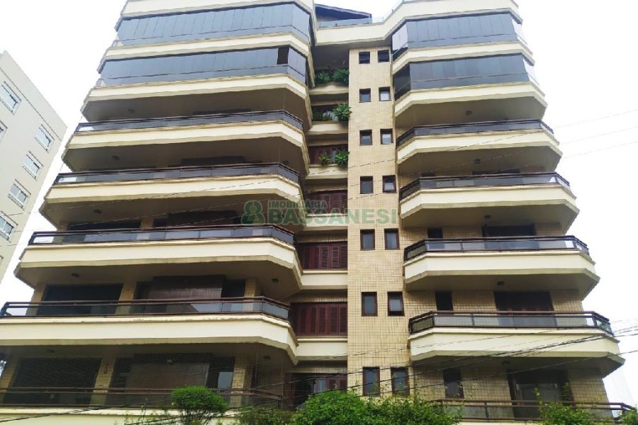 Apartamento com 243m², 4 dormitórios, 4 vagas, no bairro Centro em Caxias do Sul para Comprar