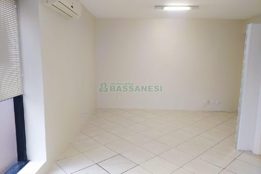 Sala com 45m², no bairro São Pelegrino em Caxias do Sul para Comprar