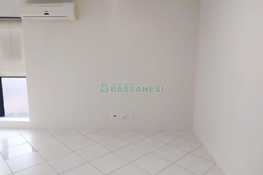 Sala com 45m², no bairro São Pelegrino em Caxias do Sul para Comprar