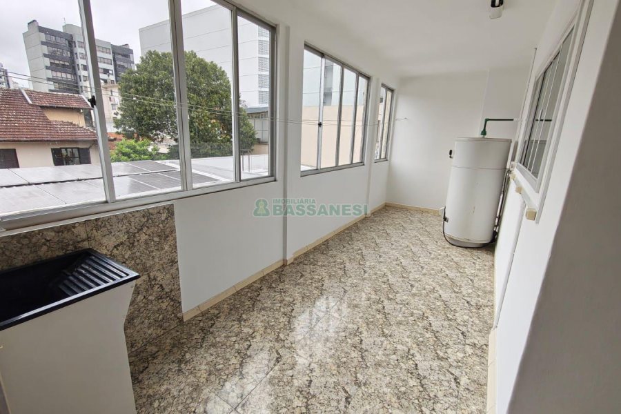 Apartamento, 3 dormitórios, 2 vagas, no bairro Centro em Caxias do Sul para Comprar