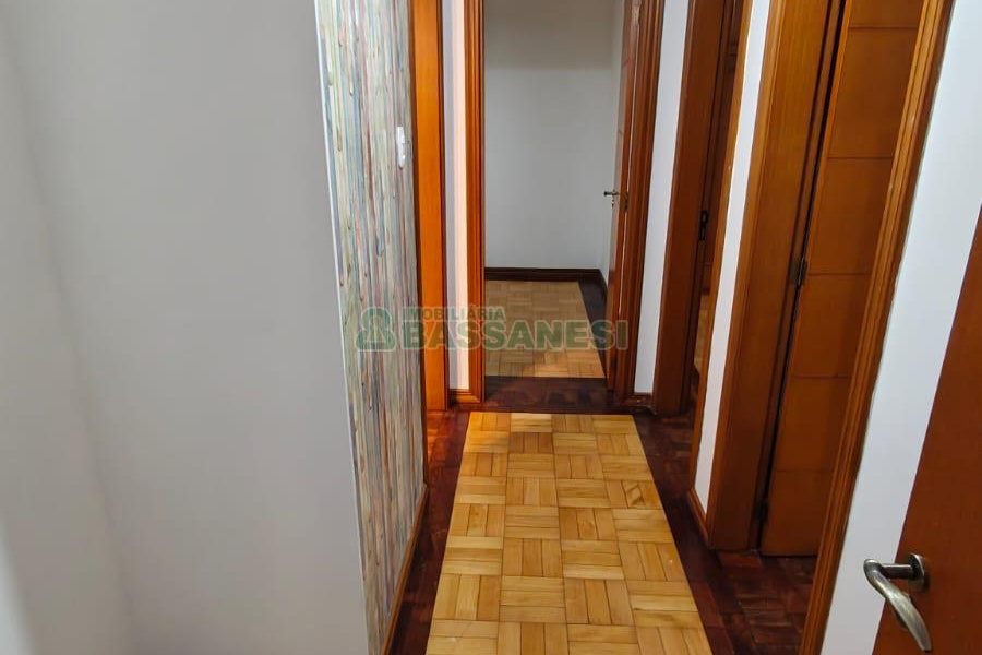 Apartamento, 3 dormitórios, 2 vagas, no bairro Centro em Caxias do Sul para Comprar