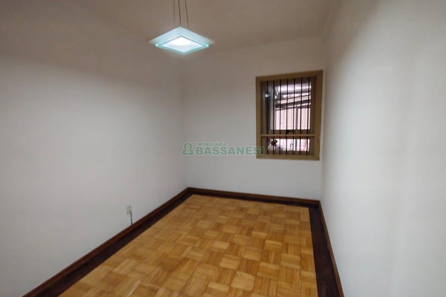 Apartamento, 3 dormitórios, 2 vagas, no bairro Centro em Caxias do Sul para Comprar