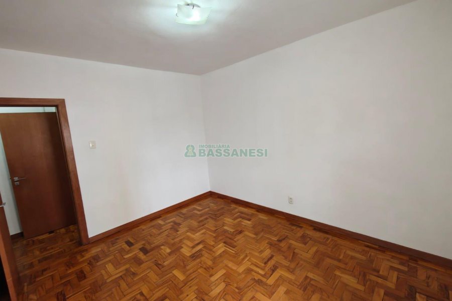 Apartamento, 3 dormitórios, 2 vagas, no bairro Centro em Caxias do Sul para Comprar
