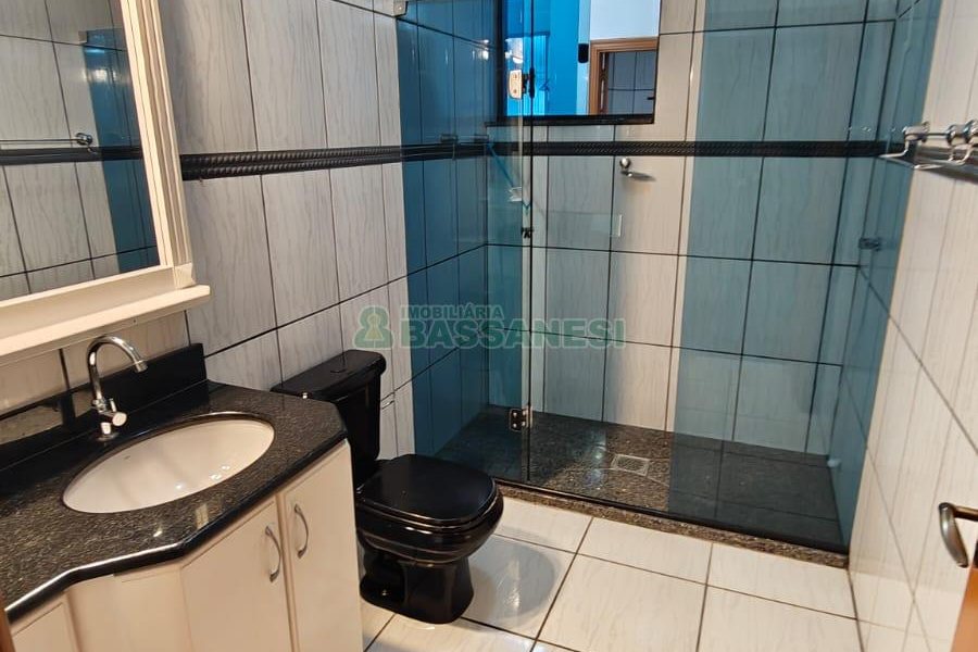 Apartamento, 3 dormitórios, 2 vagas, no bairro Centro em Caxias do Sul para Comprar