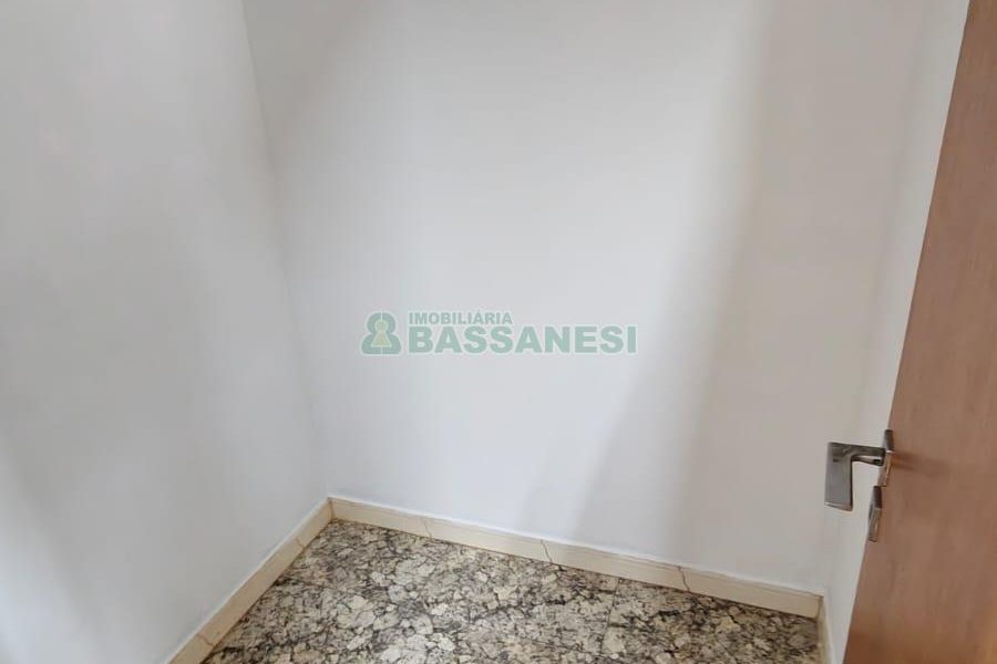 Apartamento, 3 dormitórios, 2 vagas, no bairro Centro em Caxias do Sul para Comprar