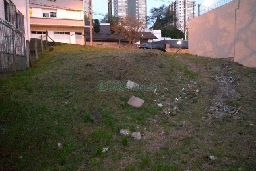 Terreno, no bairro Lourdes em Caxias do Sul para Comprar