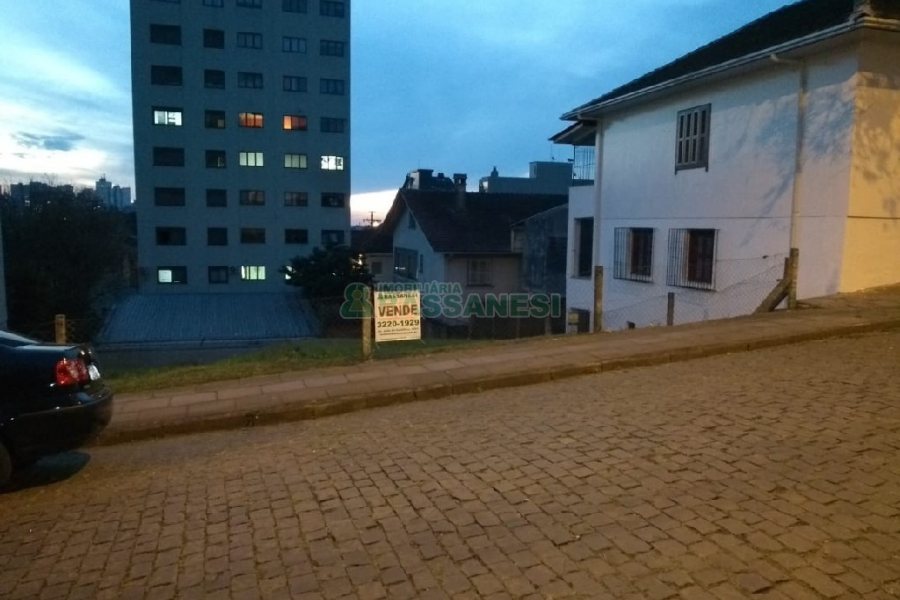 Terreno, no bairro Lourdes em Caxias do Sul para Comprar