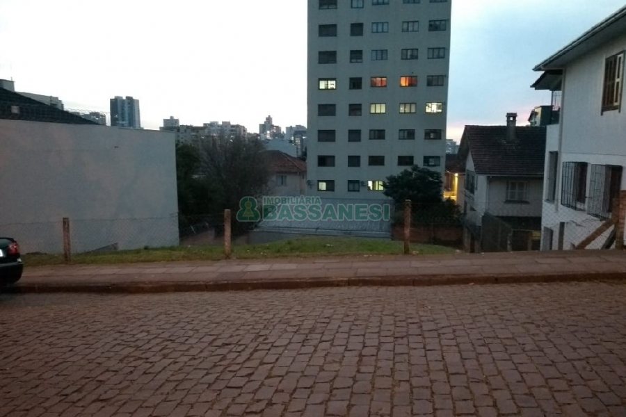 Terreno, no bairro Lourdes em Caxias do Sul para Comprar