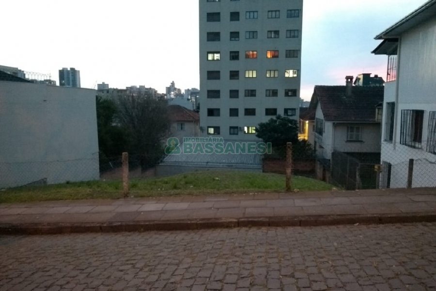 Terreno, no bairro Lourdes em Caxias do Sul para Comprar