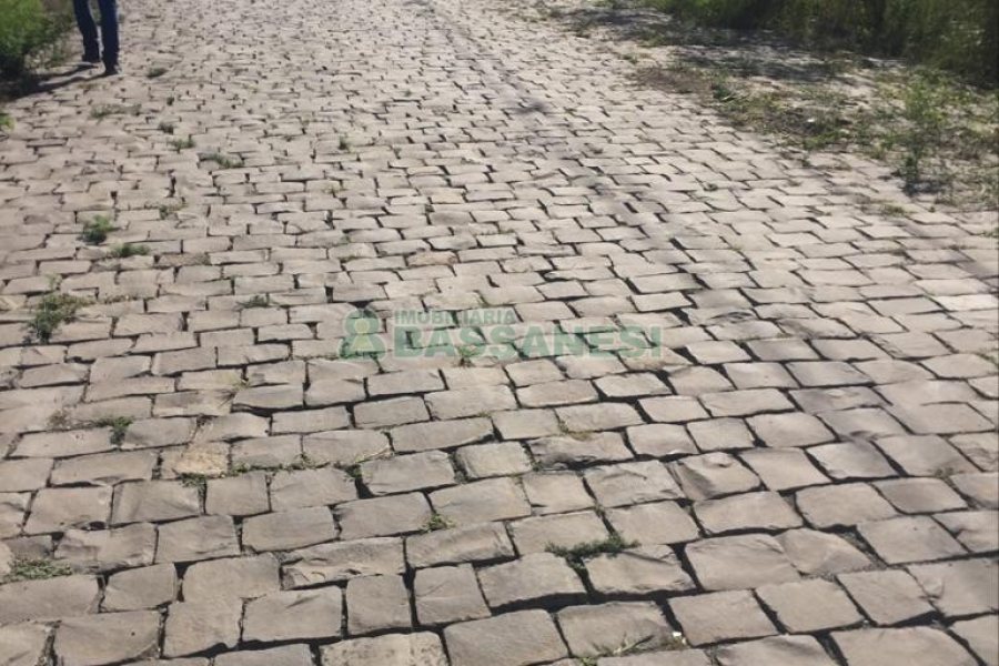 Terreno, no bairro Nossa Senhora das Graças em Caxias do Sul para Comprar