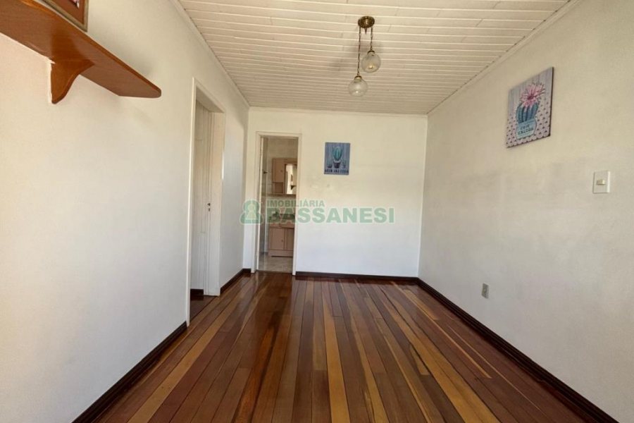 Casa com 98m², 3 dormitórios, 1 vaga, no bairro Esplanada em Caxias do Sul para Alugar
