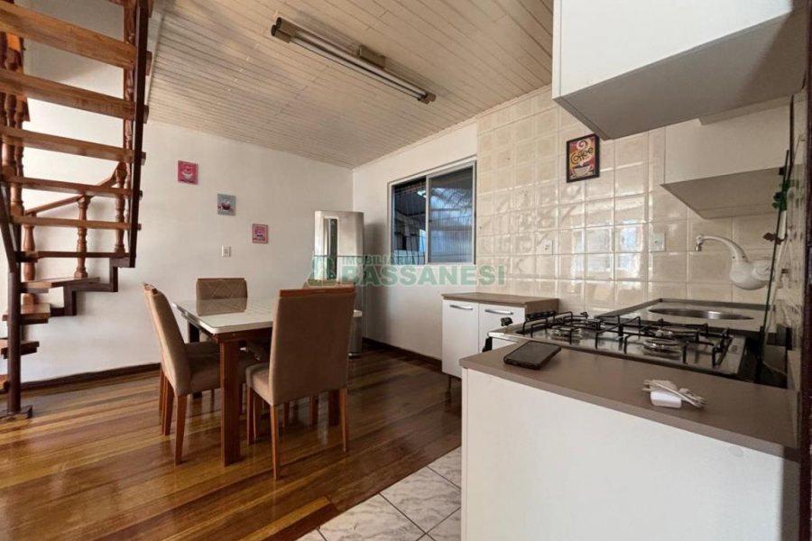 Casa com 98m², 3 dormitórios, 1 vaga, no bairro Esplanada em Caxias do Sul para Alugar