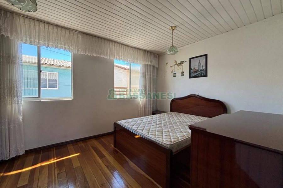 Casa com 98m², 3 dormitórios, 1 vaga, no bairro Esplanada em Caxias do Sul para Alugar