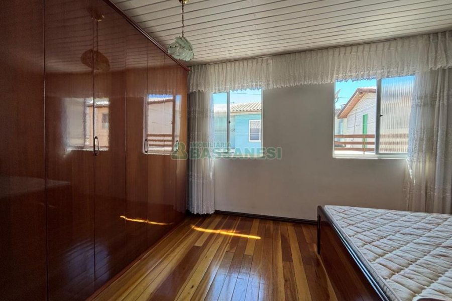 Casa com 98m², 3 dormitórios, 1 vaga, no bairro Esplanada em Caxias do Sul para Alugar