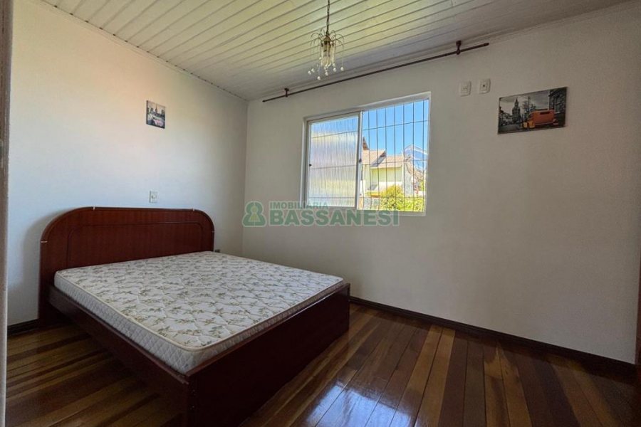 Casa com 98m², 3 dormitórios, 1 vaga, no bairro Esplanada em Caxias do Sul para Alugar