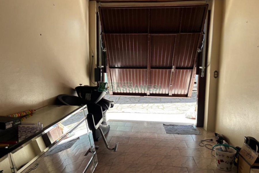 Casa com 98m², 3 dormitórios, 1 vaga, no bairro Esplanada em Caxias do Sul para Alugar