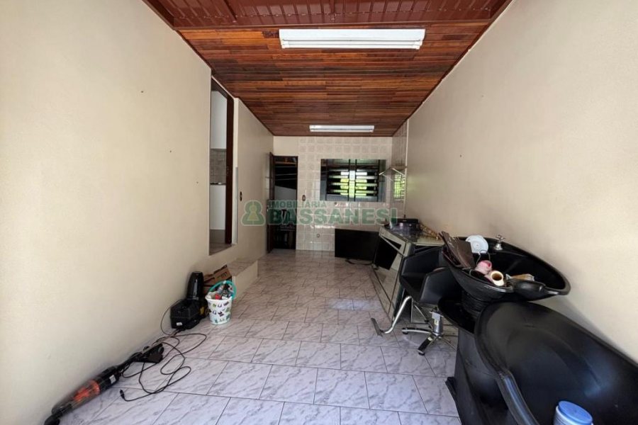 Casa com 98m², 3 dormitórios, 1 vaga, no bairro Esplanada em Caxias do Sul para Alugar