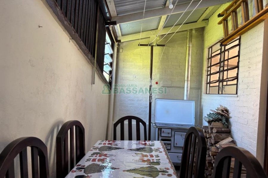 Casa com 98m², 3 dormitórios, 1 vaga, no bairro Esplanada em Caxias do Sul para Alugar