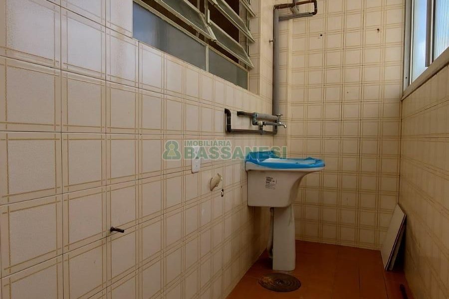 Apartamento com 45m², 2 dormitórios, no bairro São Pelegrino em Caxias do Sul para Alugar