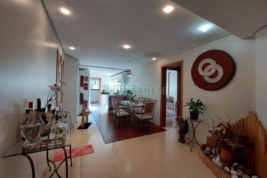 Apartamento com 118m², 2 dormitórios, 2 vagas, no bairro Madureira em Caxias do Sul para Comprar