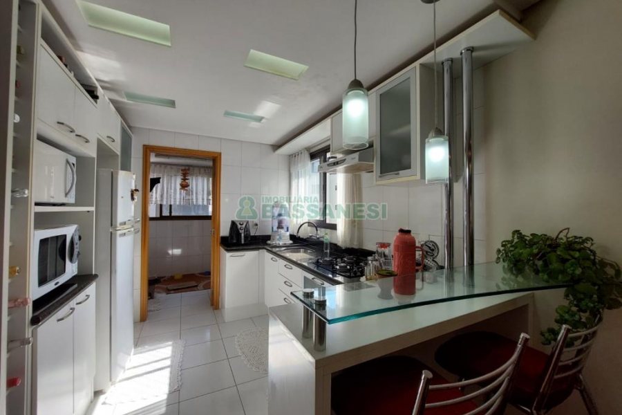 Apartamento com 118m², 2 dormitórios, 2 vagas, no bairro Madureira em Caxias do Sul para Comprar