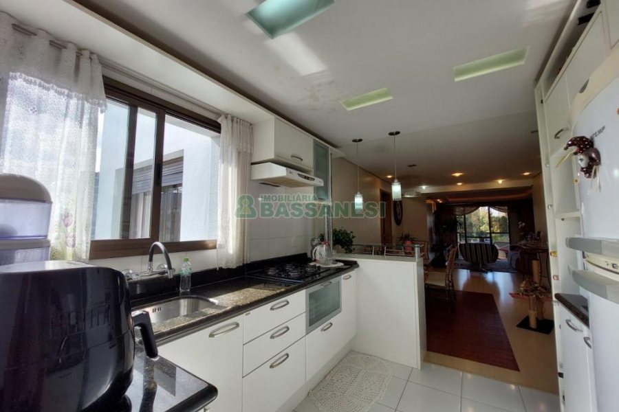 Apartamento com 118m², 2 dormitórios, 2 vagas, no bairro Madureira em Caxias do Sul para Comprar