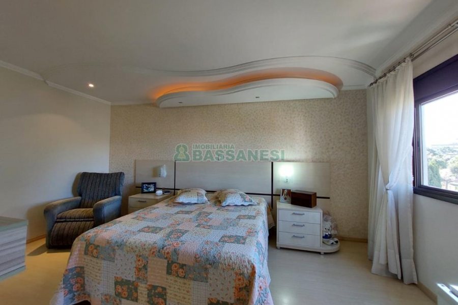 Apartamento com 118m², 2 dormitórios, 2 vagas, no bairro Madureira em Caxias do Sul para Comprar