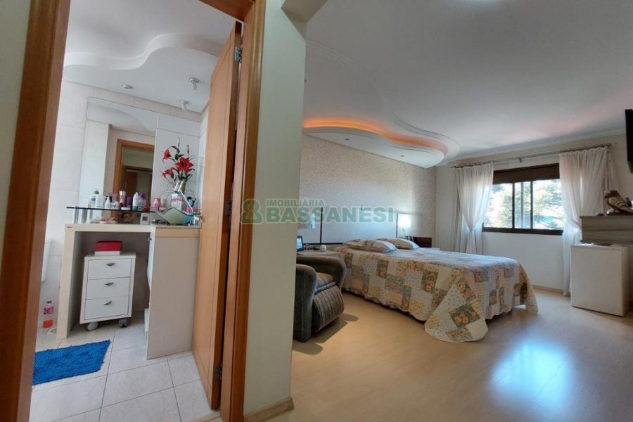 Apartamento com 118m², 2 dormitórios, 2 vagas, no bairro Madureira em Caxias do Sul para Comprar