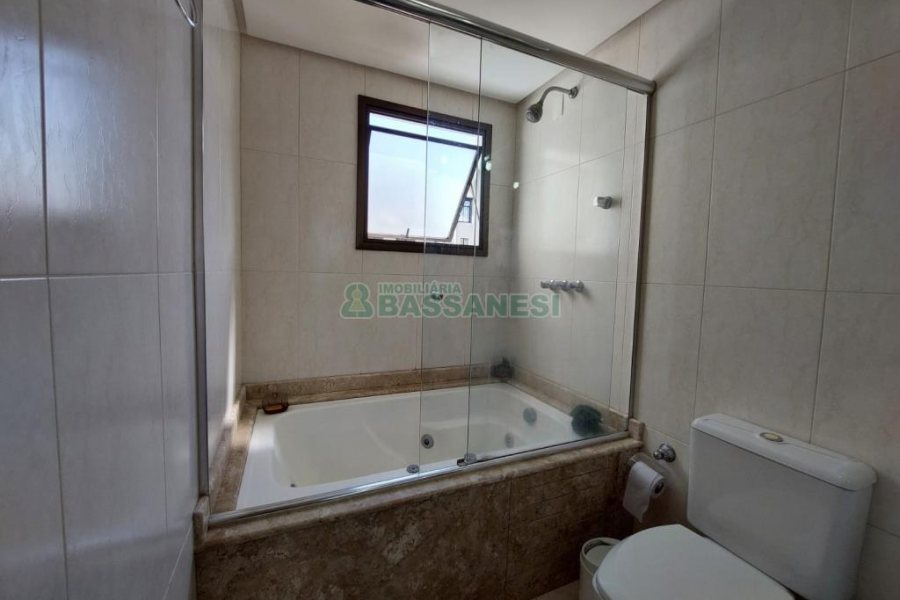 Apartamento com 118m², 2 dormitórios, 2 vagas, no bairro Madureira em Caxias do Sul para Comprar