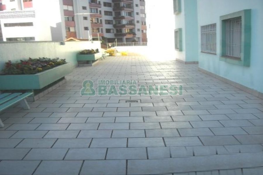 Apto Mobiliado com 67m², 2 dormitórios, 1 vaga, no bairro Centro em Caxias do Sul para Comprar