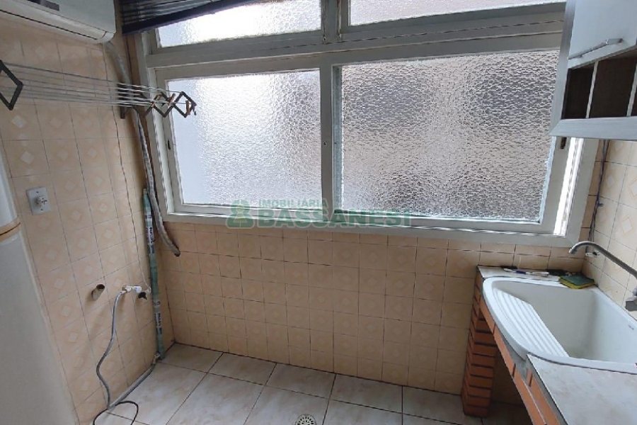 Apto Mobiliado com 67m², 2 dormitórios, 1 vaga, no bairro Centro em Caxias do Sul para Comprar