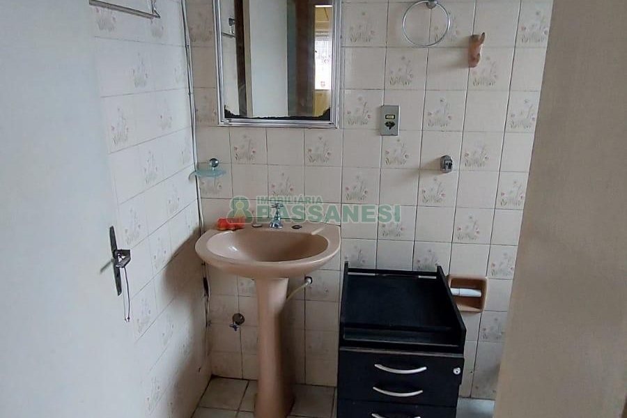 Apto Mobiliado com 67m², 2 dormitórios, 1 vaga, no bairro Centro em Caxias do Sul para Comprar