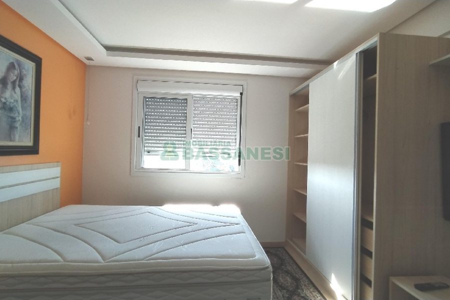 Apto Mobiliado com 68m², 2 dormitórios, 2 vagas, no bairro Lourdes em Caxias do Sul para Comprar