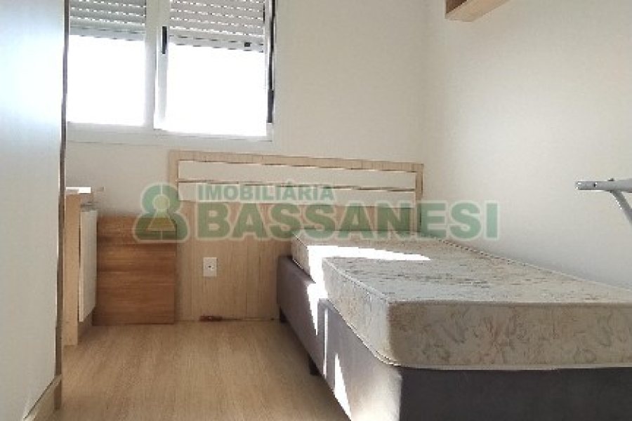 Apto Mobiliado com 68m², 2 dormitórios, 2 vagas, no bairro Lourdes em Caxias do Sul para Comprar