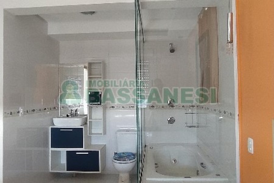 Apto Mobiliado com 68m², 2 dormitórios, 2 vagas, no bairro Lourdes em Caxias do Sul para Comprar