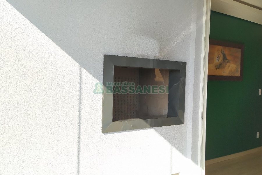 Apto Mobiliado com 68m², 2 dormitórios, 2 vagas, no bairro Lourdes em Caxias do Sul para Comprar