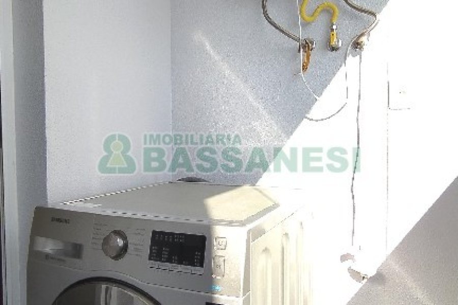 Apto Mobiliado com 68m², 2 dormitórios, 2 vagas, no bairro Lourdes em Caxias do Sul para Comprar