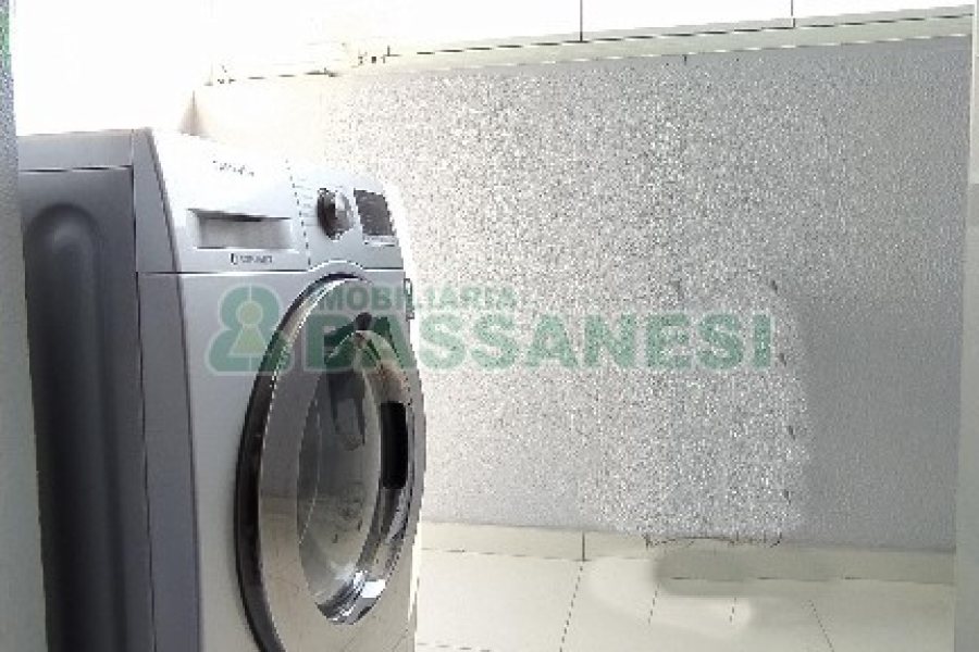 Apto Mobiliado com 68m², 2 dormitórios, 2 vagas, no bairro Lourdes em Caxias do Sul para Comprar