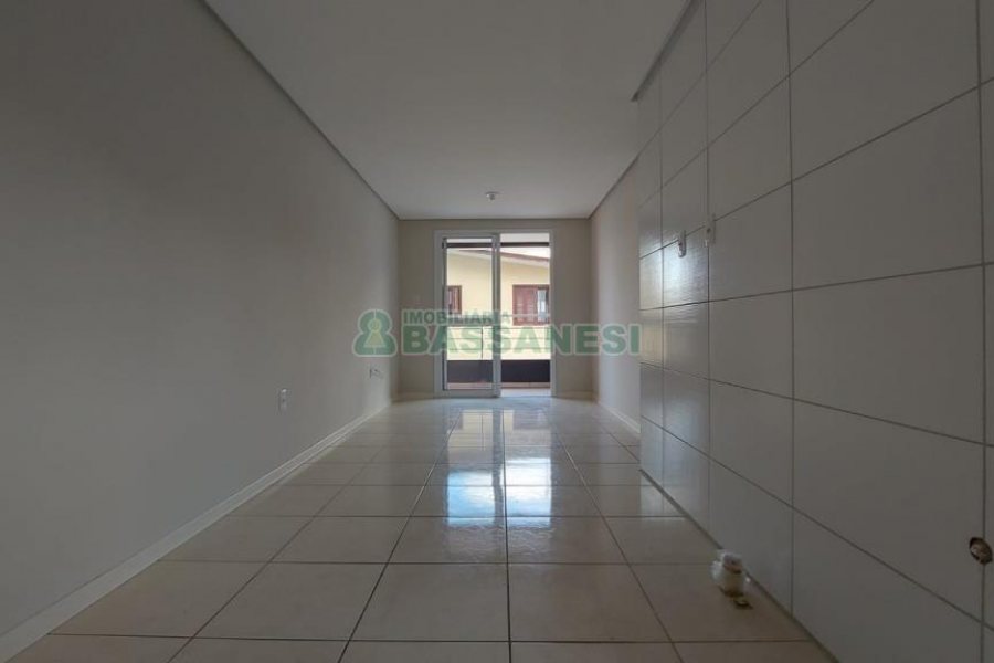 Apartamento com 44m², 2 dormitórios, 1 vaga, no bairro Pioneiro em Caxias do Sul para Comprar