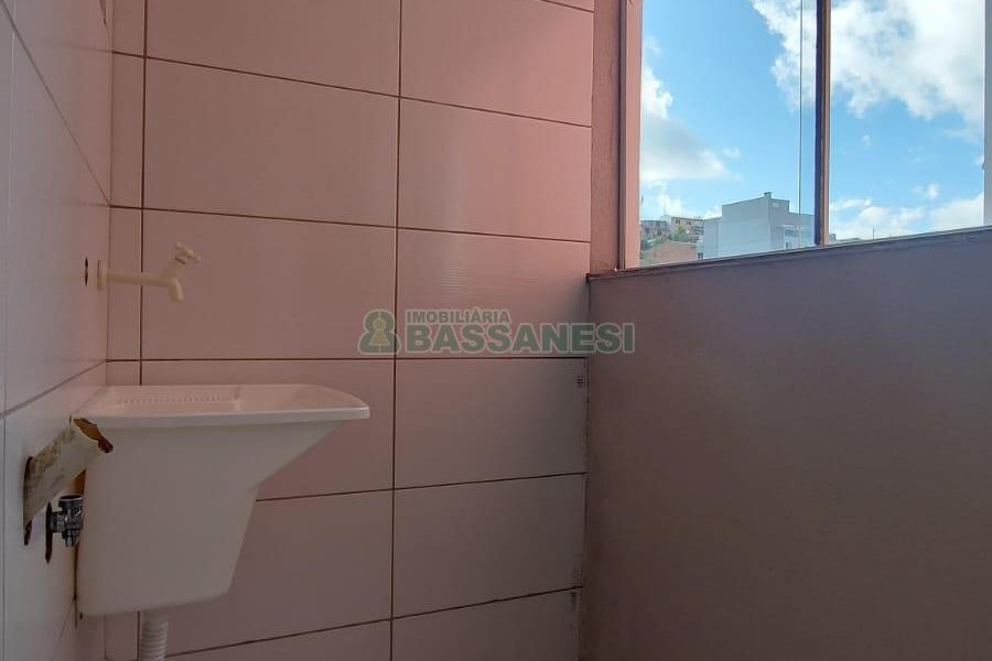 Apartamento com 44m², 2 dormitórios, 1 vaga, no bairro Pioneiro em Caxias do Sul para Comprar