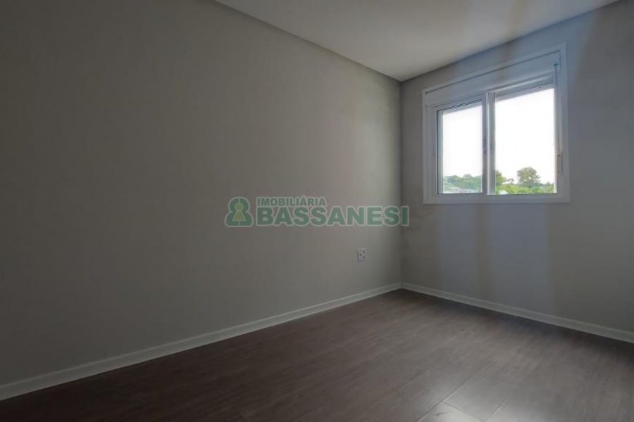 Apartamento com 44m², 2 dormitórios, 1 vaga, no bairro Pioneiro em Caxias do Sul para Comprar