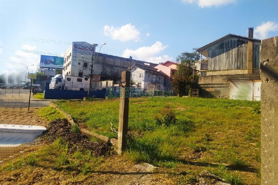 Terreno com 384m², no bairro Sagrada Família em Caxias do Sul para Comprar
