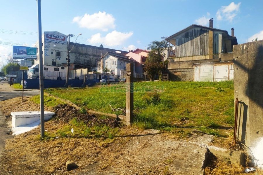 Terreno com 384m², no bairro Sagrada Família em Caxias do Sul para Comprar