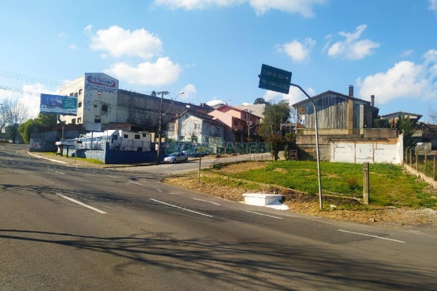 Terreno com 384m², no bairro Sagrada Família em Caxias do Sul para Comprar