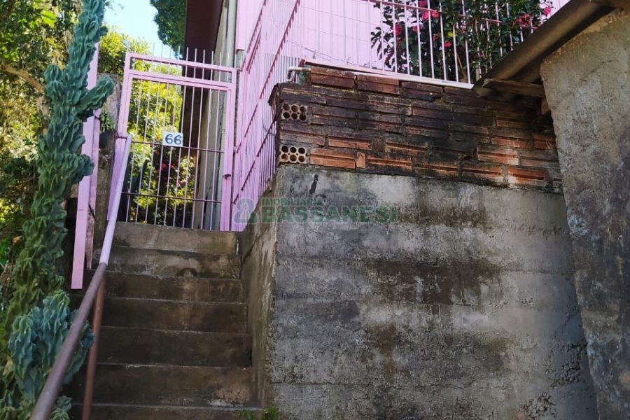 Casa com 160m², 4 dormitórios, no bairro São Leopoldo em Caxias do Sul para Comprar