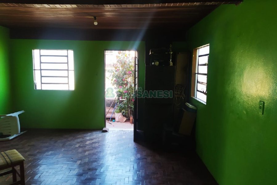 Casa com 160m², 4 dormitórios, no bairro São Leopoldo em Caxias do Sul para Comprar